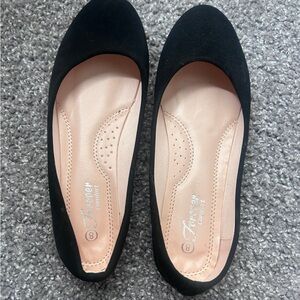 Black Minimalist Flats for Everyday Comfort